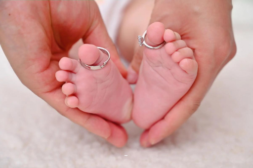 丽水宝宝吃奶呕吐